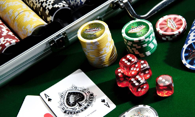 Покер на деньги на телефон. Покера для автомобиля. Прибыль казино. Покер машина. Покер на деньги.